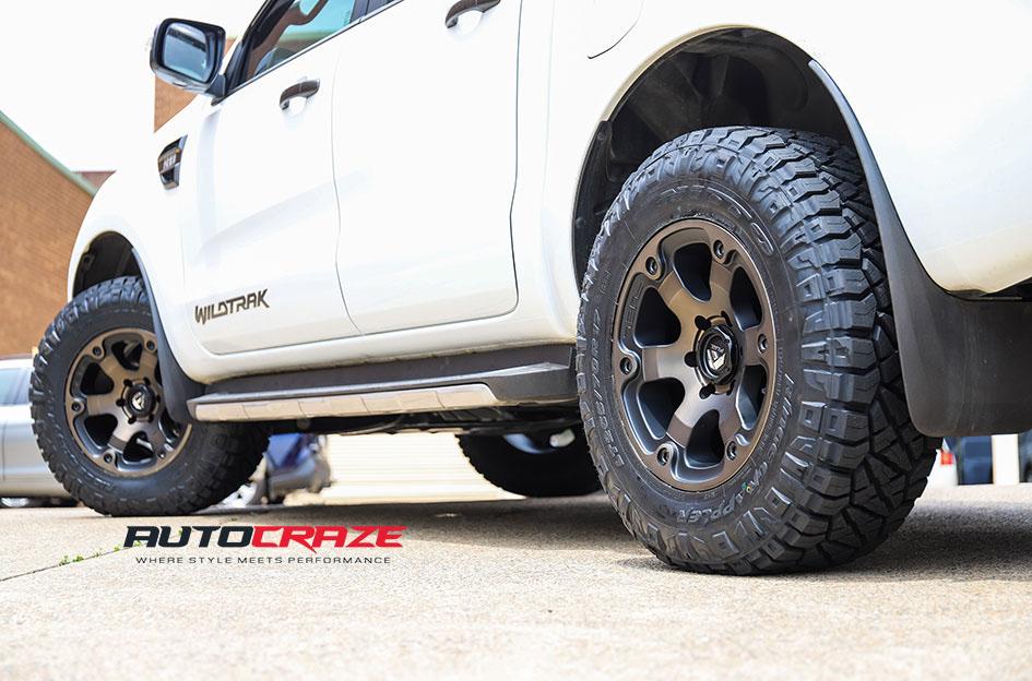 FORD RANGER BEAST BLACK MACHINED WITH DARK TINT